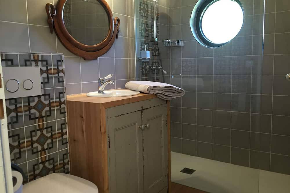 \"L'Orangerie\" Suite of 70 M2 with direct access to the Pool - 1 to 4 Pers in Montagnac, Côte d'Améthyste