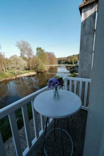 Gîte pour 4 personnes, avec vue sur le lac ainsi que vue et balcon à Malestroit