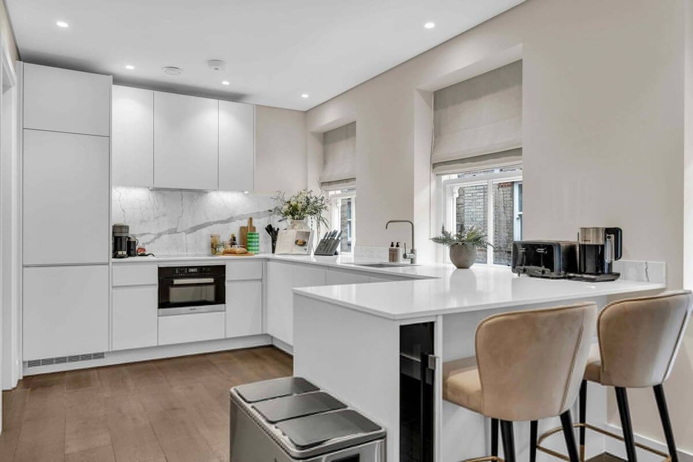 Entire apartment, Luxury Holborn Duplex with Private Lift in Downtown, London