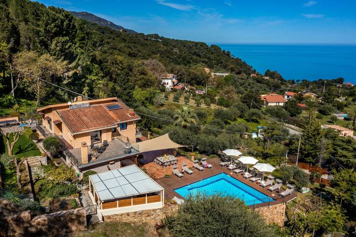 Casa vacanza per 16 persone, con Terrazza e Giardino a Sant'Ambrogio