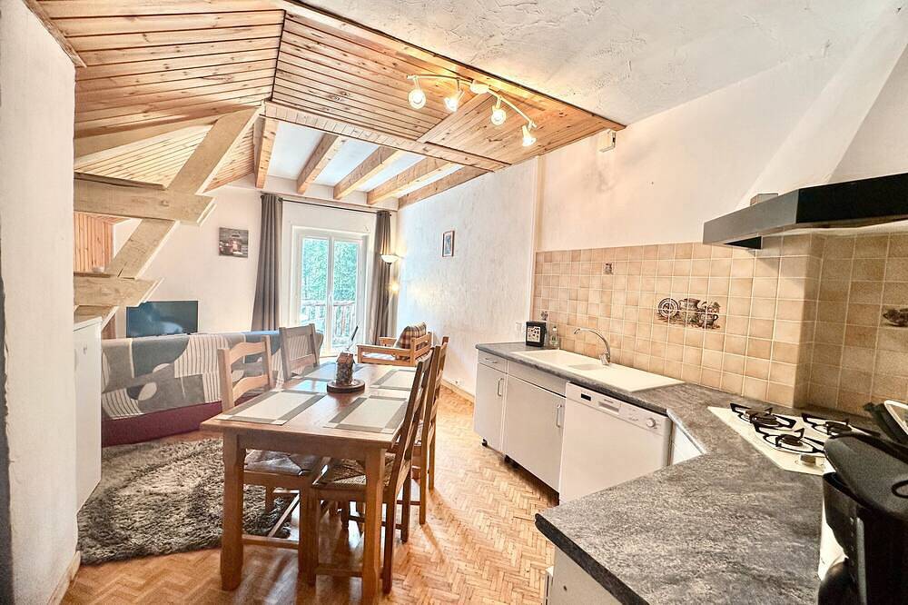 Entire apartment, Apartment 'Chez Zoë Au Chalet De Segure' with Mountain View, Shared Garden and Wi-Fi in Abriès-Ristolas, Queyras