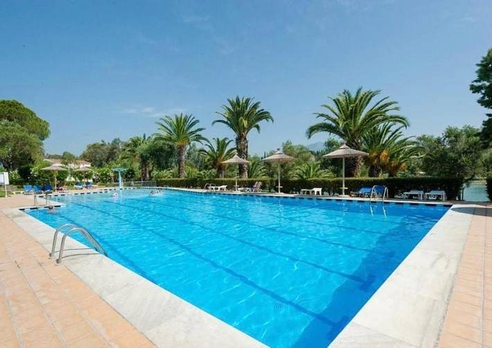 Ferienhaus für 4 Personen, mit Balkon und Terrasse sowie Garten und Kinderpool