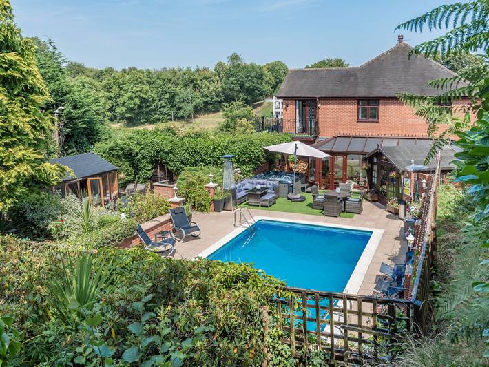 Cottage for 15 people, with Balcony and Hot tub in Staffordshire