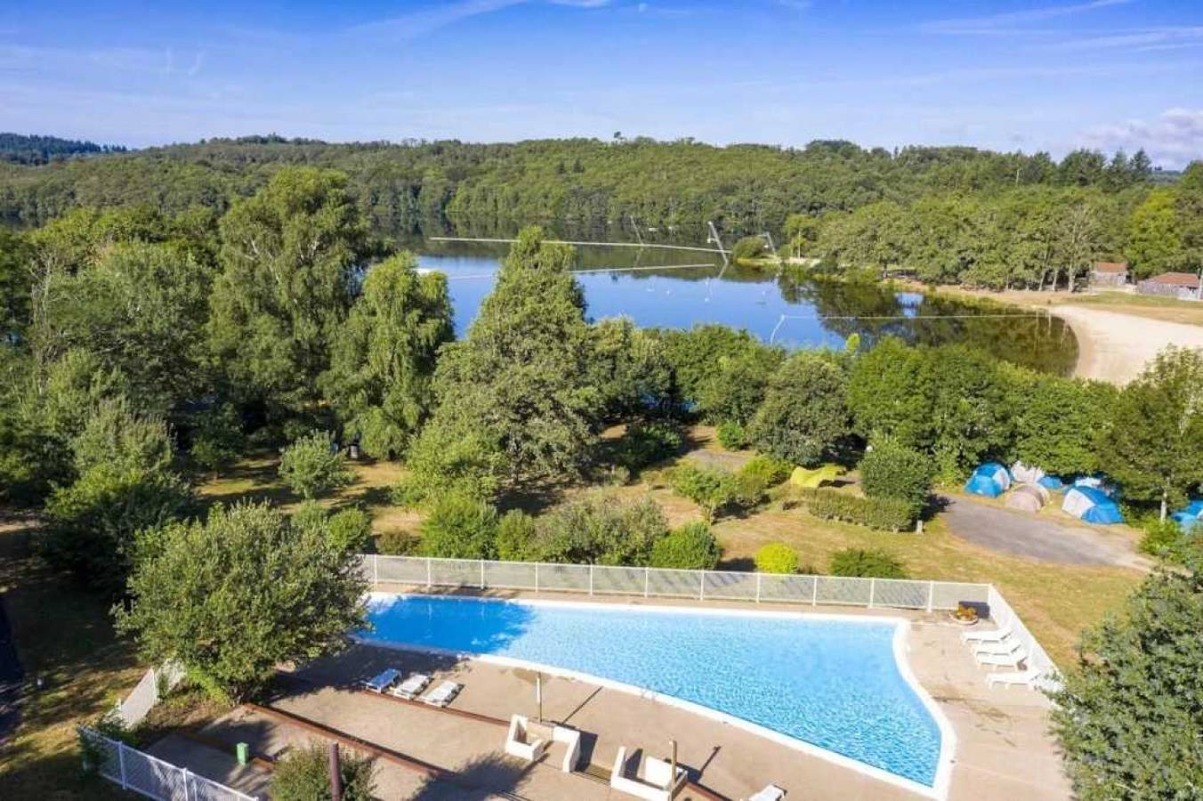 Camping 4 étoiles - Piscine  - eeiifi in Saint-Pardoux, Región de Bellac