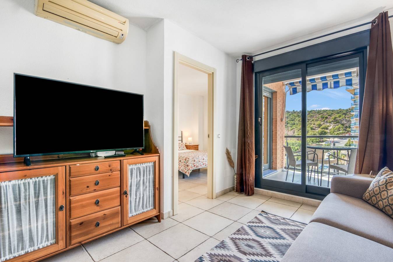 Apartamento entero, Apartamento 'Tamarindo Playa y Montaña' con vistas a la montaña, Wi-Fi y aire acondicionado in La Cala de Finestrat, Villajoyosa