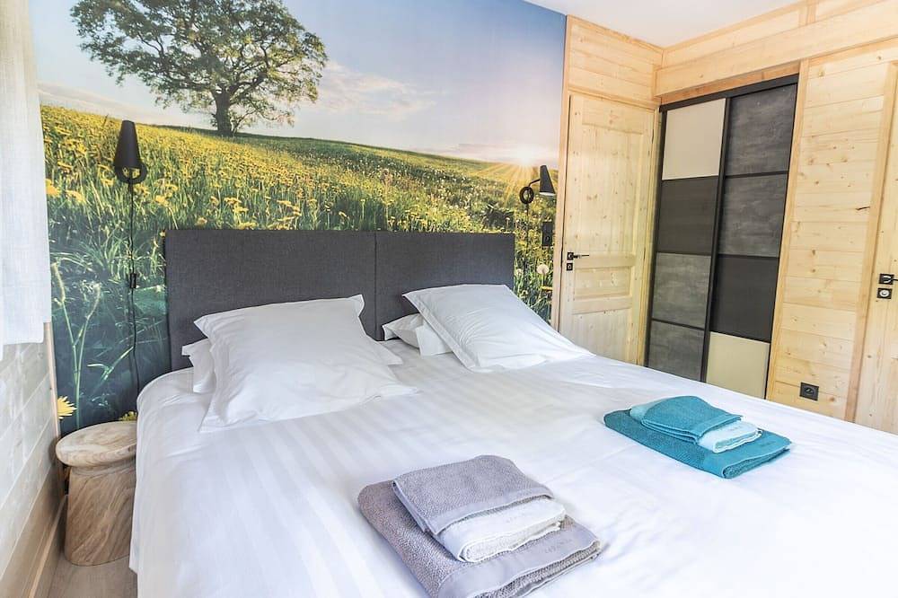 Lujoso Lodge en el Campo de Golf con Jacuzzi y Piscina Privada in Le Chambon-sur-Lignon, Macizo Central