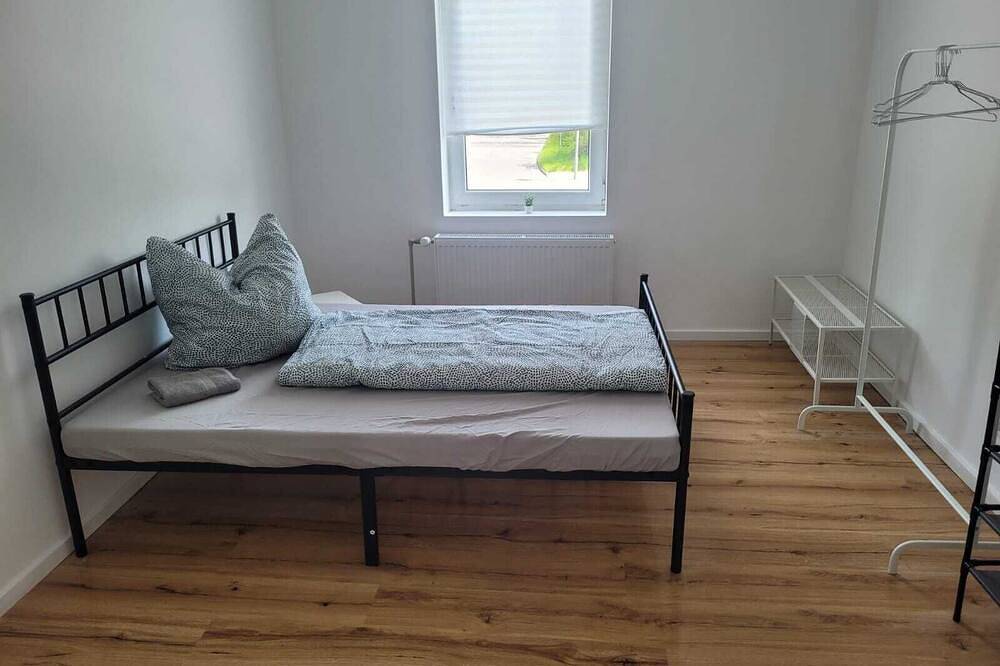 Ganze Wohnung, Large and spacious rooms, washing machine, Wifi&Tv in Altenburg, Ostthüringen