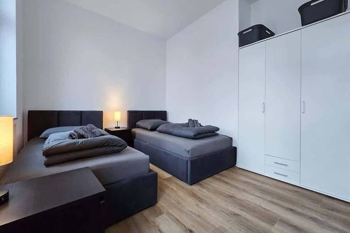 Ganze Wohnung, Alpha Apartments: 2 Sz für 4, ruhige Lage in Krefeld, Niederrhein