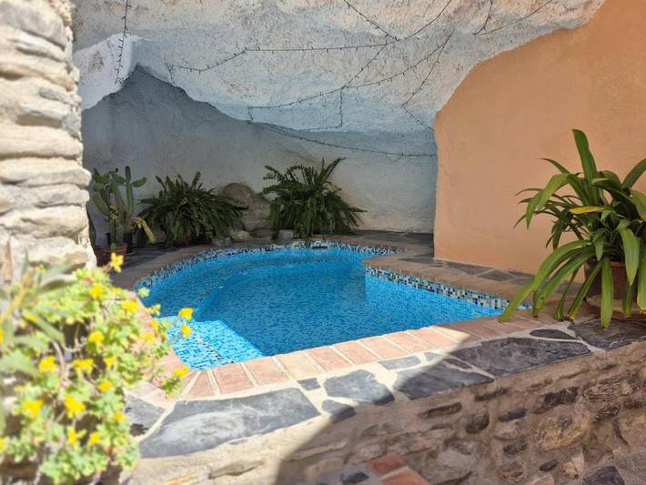 Ferienwohnung für 3 Personen, mit Terrasse und Garten sowie Pool und Ausblick