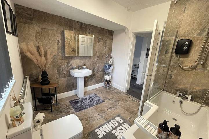 Apartamento entero, 3 bedroom apartment / sleeps 6 with free parking in Wolverhampton, Birmingham y alrededores