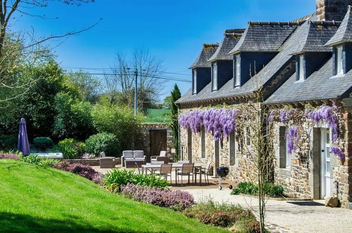 Gîte pour 6 personnes, avec Jacuzzi et Terrasse ainsi que Jardin et Sauna à Tréméloir