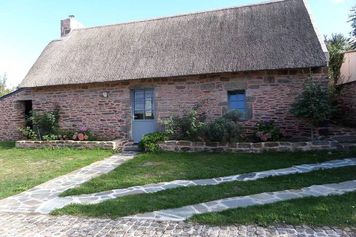 Gîte pour 2 personnes, avec jardin à Tréogat