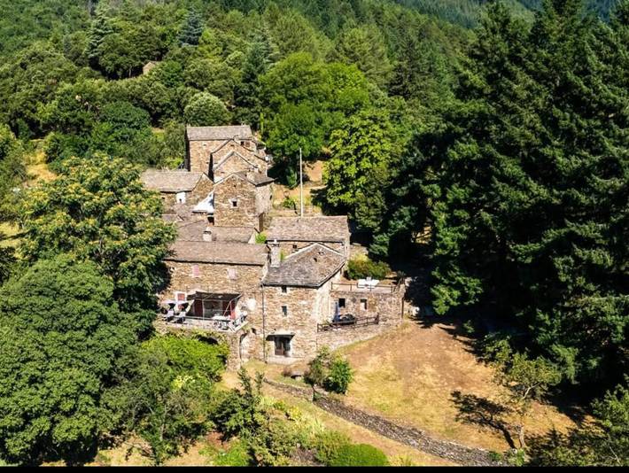 Chambre d’hôte pour 2 personnes, avec Balcon et Terrasse ainsi que Jacuzzi et Jardin dans Lozère