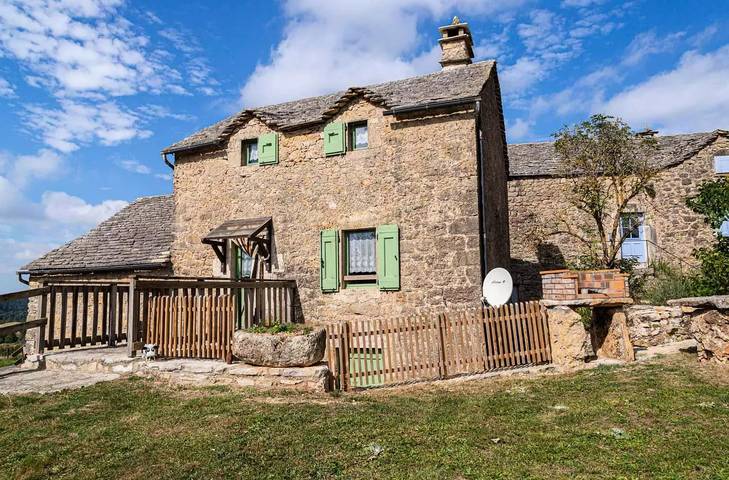 Gîte pour 4 personnes, avec Balcon ainsi que Jardin et Piscine