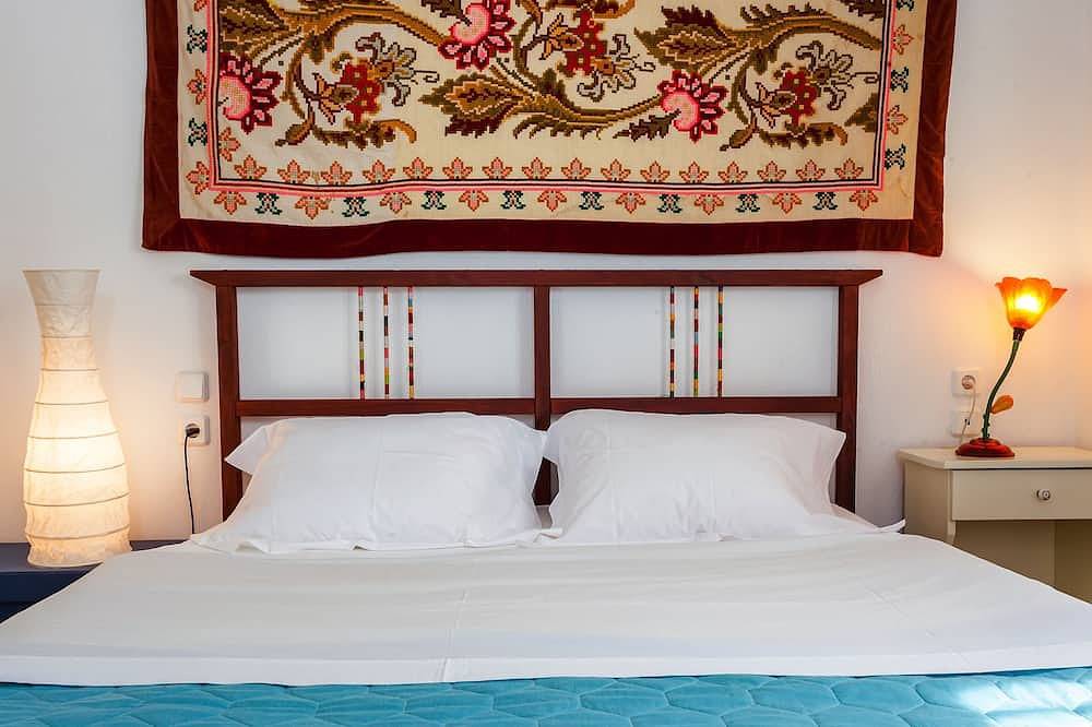 Villa with stunning view out to the sea accross the viladge of Glossa in Glossa, Sporades