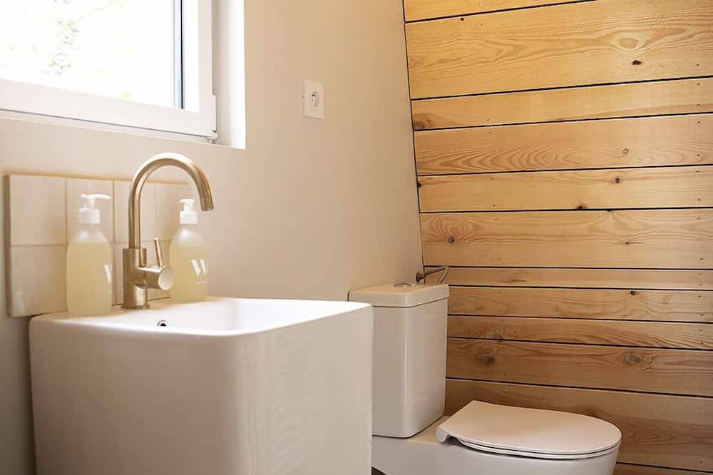 La Cabane-Ferienhaus-Luxus-barrierefreies Badezimmer-Blick auf den Wald in Hardelot Plage, Neufchâtel-Hardelot