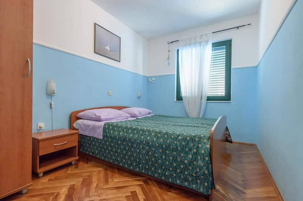 A relaxing beachside house with a hot tub overlooking the sea in Zadar County. in Zadar (Kommun), Iz