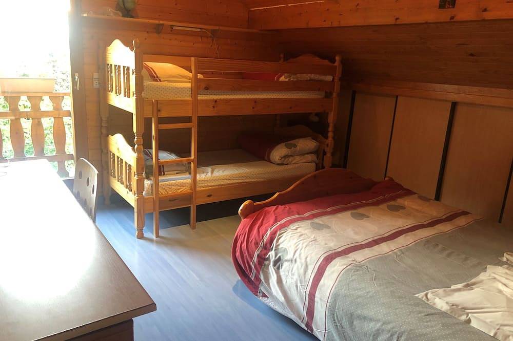 Chalet Edelweiss15 Personnes 175m² 5 Chambres Balcon Terrasse Jacuzzi Sauna in Rémelfing, Sarreguemines