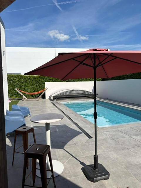 Location de vacances pour 14 personnes, avec piscine et jardin à Landivisiau - 2