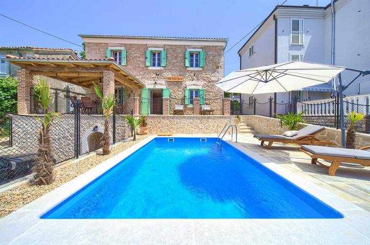 Ferienhaus für 8 Personen, mit Ausblick und Pool sowie Meerblick und Garten in Malinska