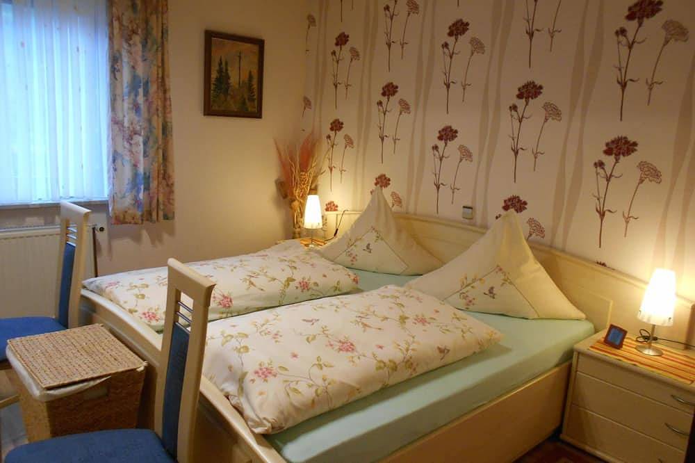 Ganze Wohnung, Komfortable Ferienwohnung (55 qm) mit Terrasse und Garten in Rödental, Oberes Maintal - Coburger Land