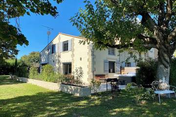 Maison de vacances pour 2 personnes, avec jardin ainsi que terrasse et jacuzzi en Gironde