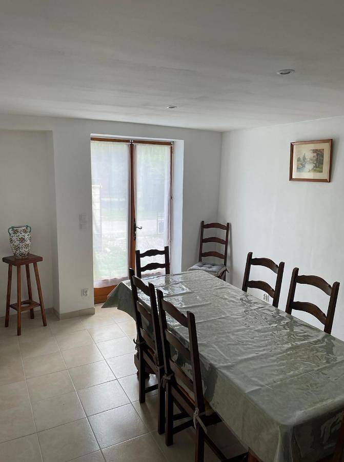 Location de vacances pour 7 personnes, avec vue et jardin, adapté aux familles à Échassières - 4