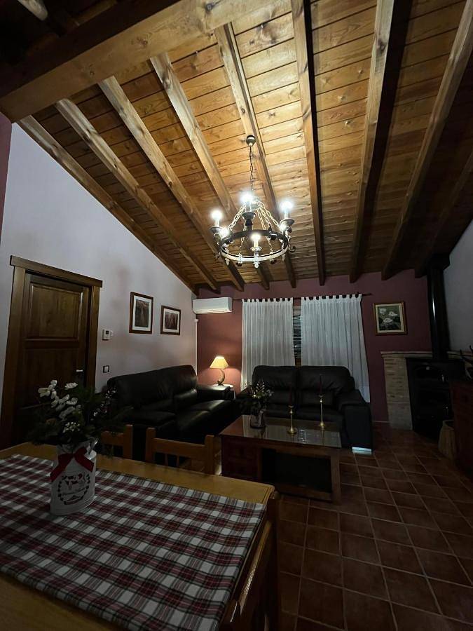 Casa rural con piscina para 6 personas, con jardín y vistas además de piscina y terraza, Se admiten mascotas en Riópar - 3