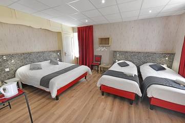 Hôtel pour 2 personnes, avec vue et piscine à Massiac
