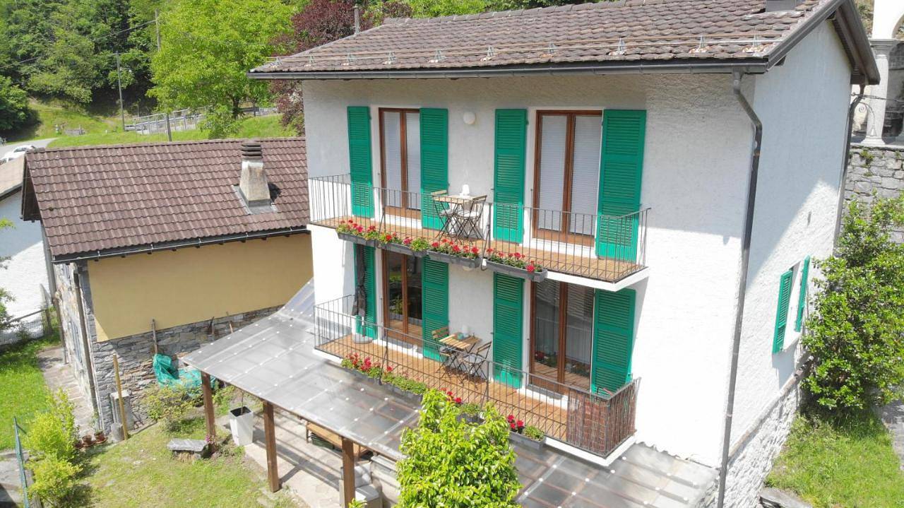 Two-Bedroom House in Centovalli, Alpes tessinoises