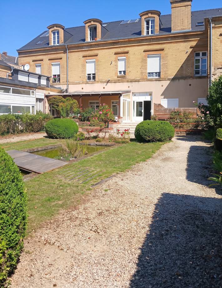 Entire studio, Cozy Studio in Sedan with Fenced Garden 22 m² in Sedan, Ardennes
