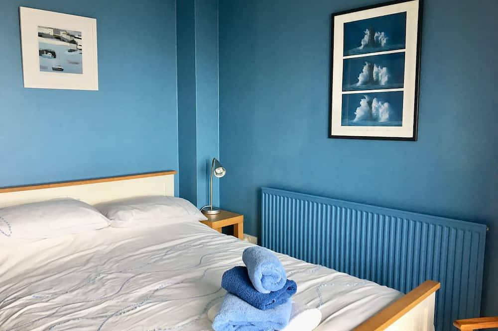 Beach house with wonderful sea views, direct access to beach, glorious sunsets in Tywyn, Snowdonia