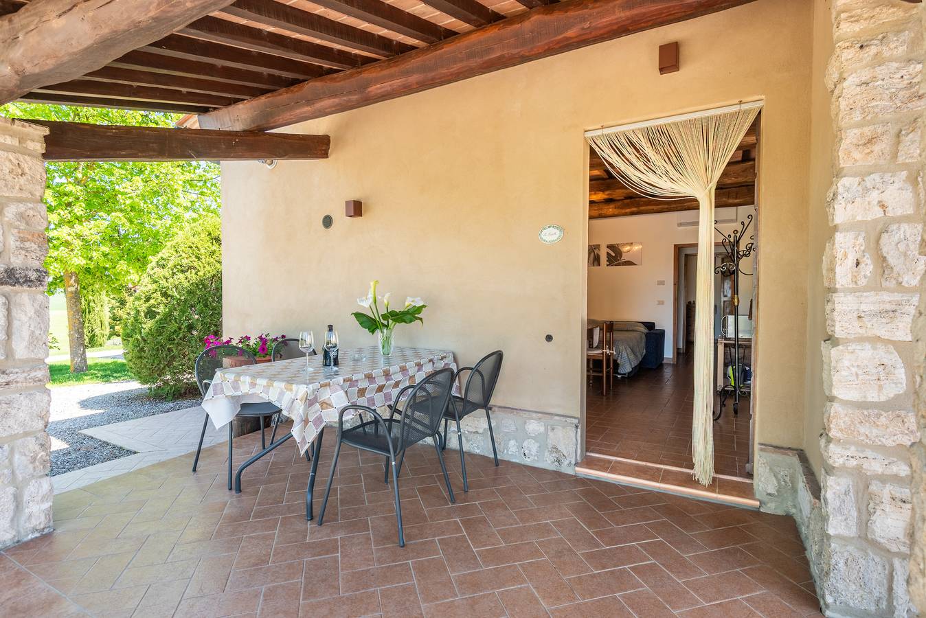 Entire apartment, Apartment 'Mostella' with Shared Pool, Wi-Fi and Air Conditioning in Gallina, Castiglione d'Orcia region