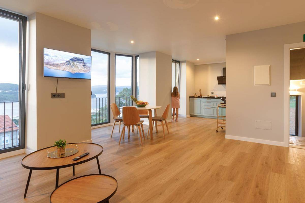 Ganze Wohnung, Villa Rosa Apartments in einem ländlichen Haus mit Panoramablick auf die Küste in Boa, Noia