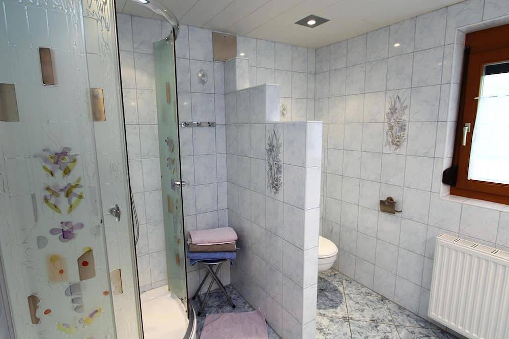 Ganze Wohnung, Komfortable Wohnung mit großem Balkon und Pool in Liebenfels, Mittelkärnten