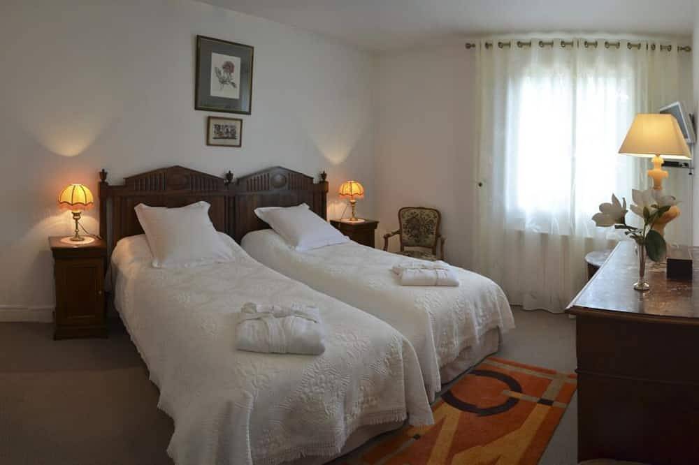 Maison Tranquille Avec vue Imprenable, 5 min du Centre Médiéval, Piscine Privée in Sarlat-la-Canéda, Périgord Noir