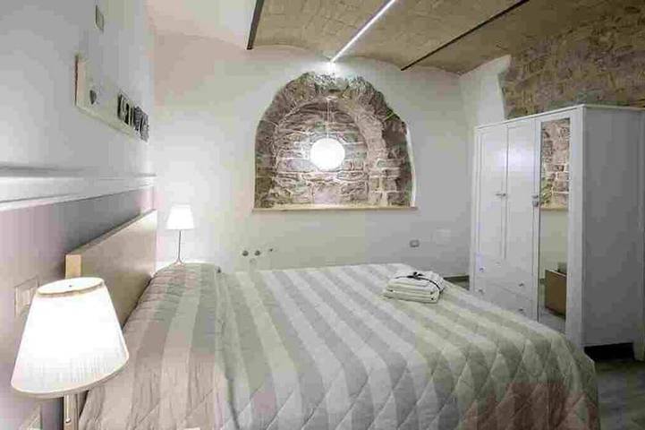 Appartamento intero, Cozy 1-bedroom retreat in Spello with charming décor and historic beauty! in Spello, Perugia e dintorni