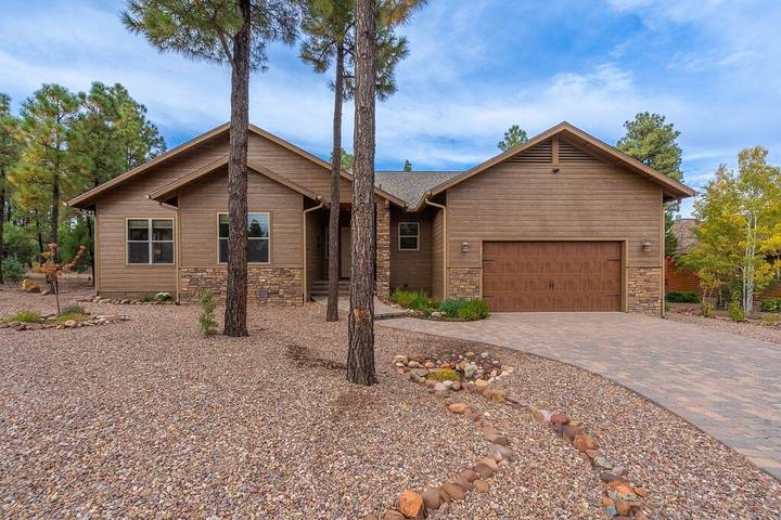 Log cabin for 7 people, with terrace in Show Low