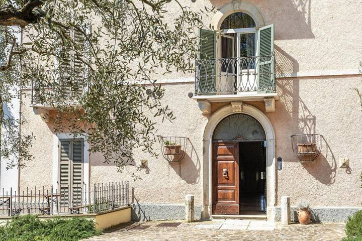 Ferienhaus für 4 Personen, mit Balkon und Terrasse sowie Garten und Pool