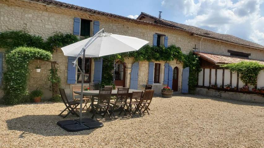 Location de vacances pour 6 personnes, avec vue et sauna ainsi que piscine et jardin, animaux acceptés à Saint-Privat-des-Prés - 3