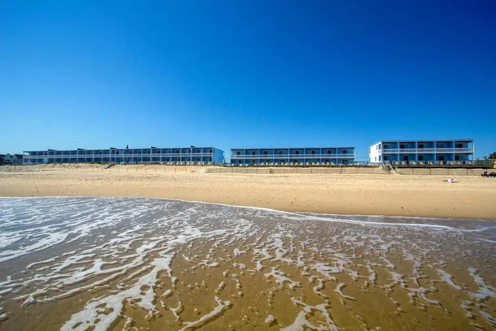 Resort para 2 personas, con piscina además de balcón y jacuzzi - 1