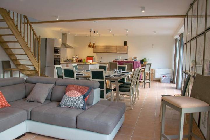 Gîte pour 10 personnes, avec jardin et vue dans Neuve-Église