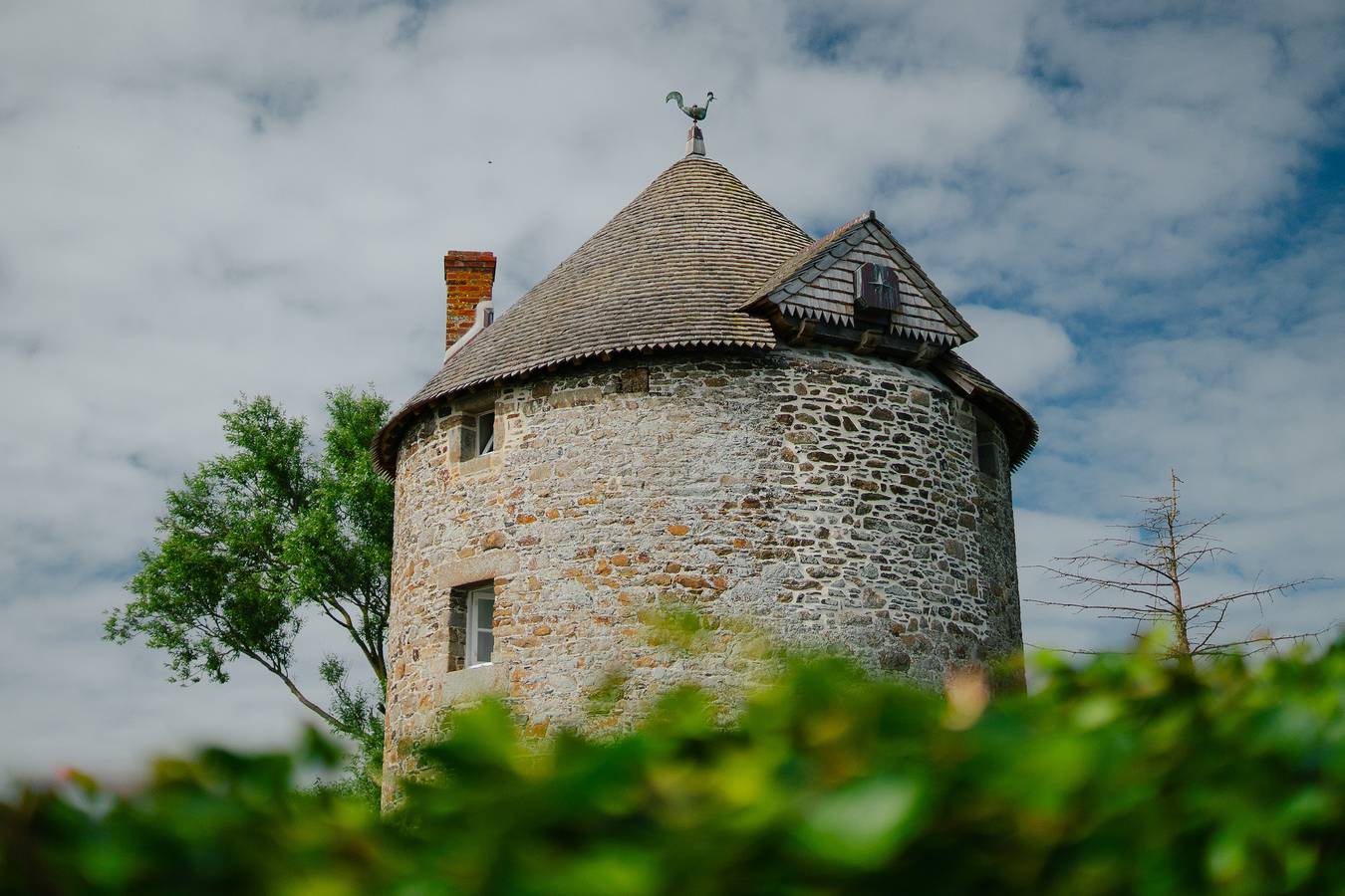 Maison de vacances 'Ancien Moulin À Vent Du 19e Siècle' avec vue sur la mer et jardin privé in Cherrueix, Baie du Mont-Saint-Michel