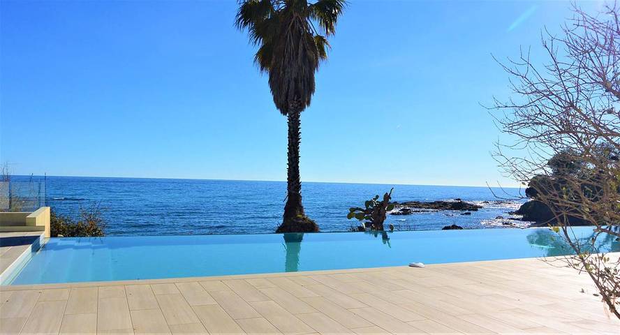 Location de vacances pour 2 personnes, avec Terrasse et Piscine à Sari-Solenzara