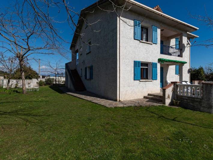 Appartement de vacances pour 6 personnes, avec terrasse et jardin