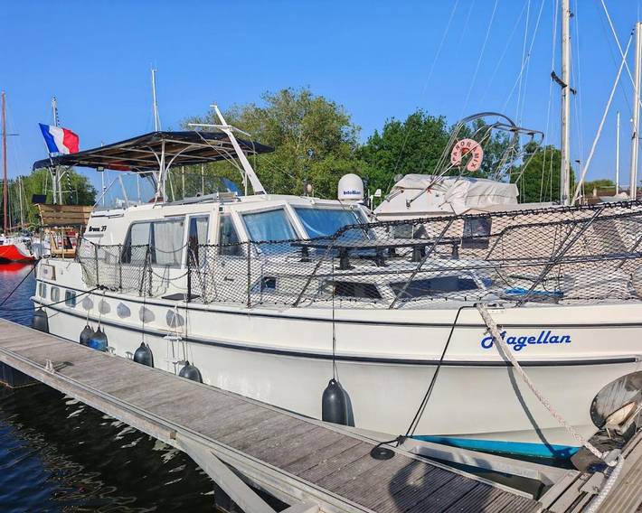 Barco para 5 personas, con piscina además de terraza y vistas - 1