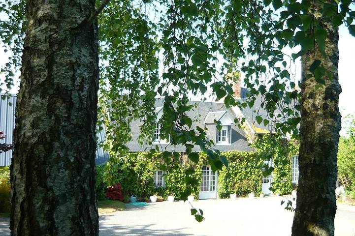 Location de vacances pour 7 personnes, avec jardin dans La Godefroy