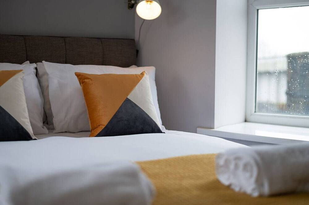 Appartamento intero, Contractor Base • Kitchen • Parking Included in Swansea, Swansea e dintorni