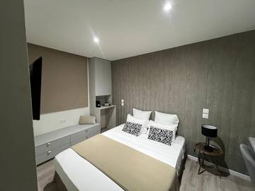 Chambre d’hôte pour 2 personnes, avec balcon ainsi que vue et piscine dans Guyane française
