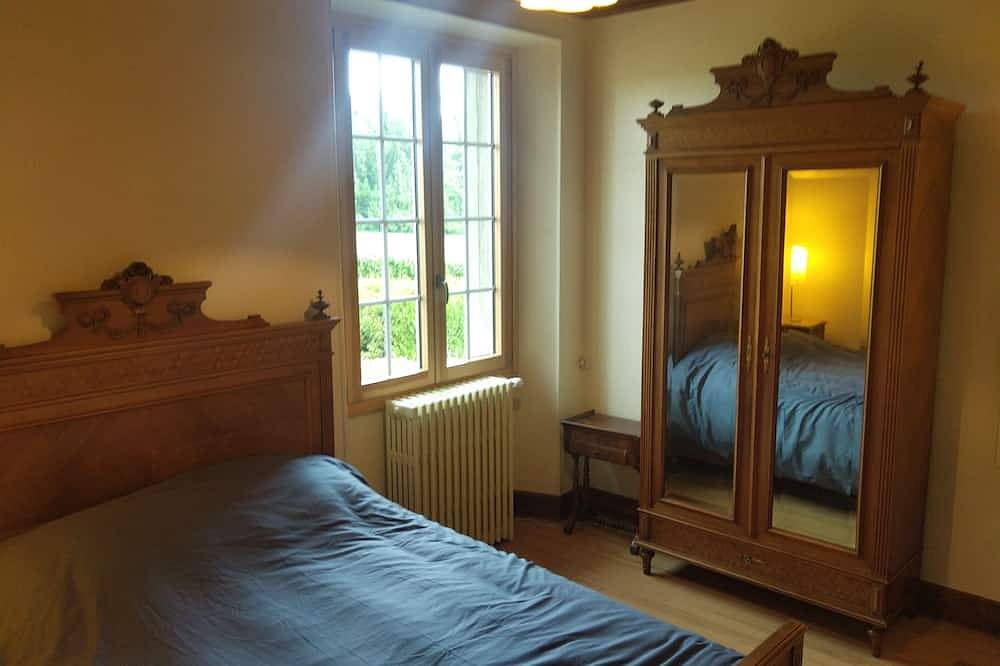 Large, characterful family chalet in the heart of nature. in Damprichard, Doubs